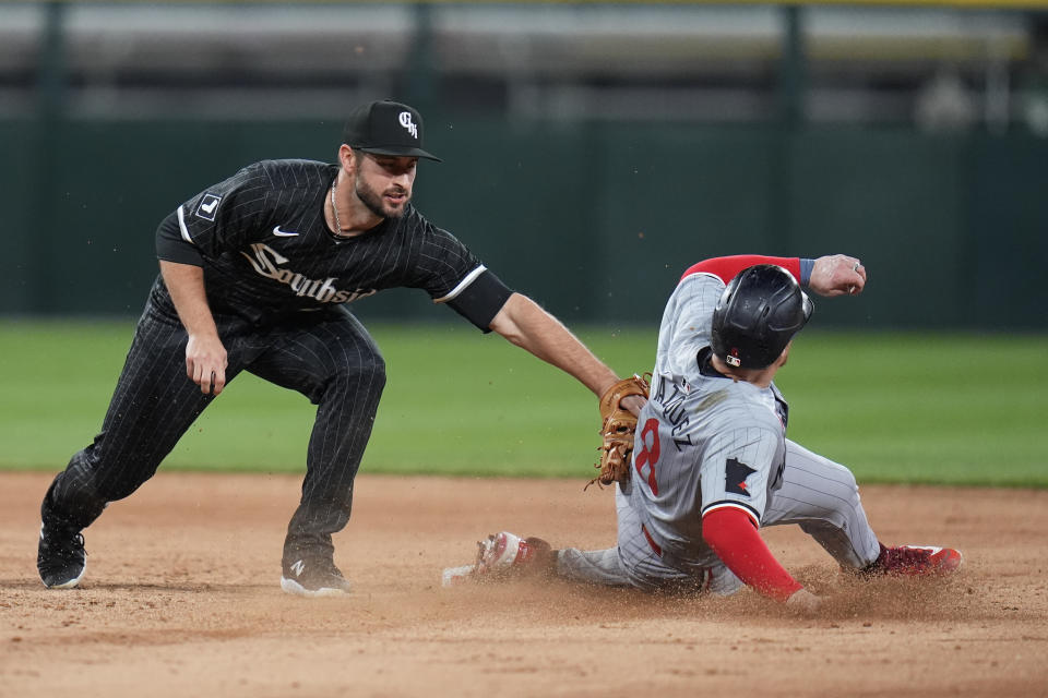 Chicago White Sox shortstop Paul DeJong, left, cannot catch Minnesota Twins' Christian Vázquez who steals second base during the seventh inning of a baseball game Monday, April 29, 2024, in Chicago. (AP Photo/Erin Hooley)