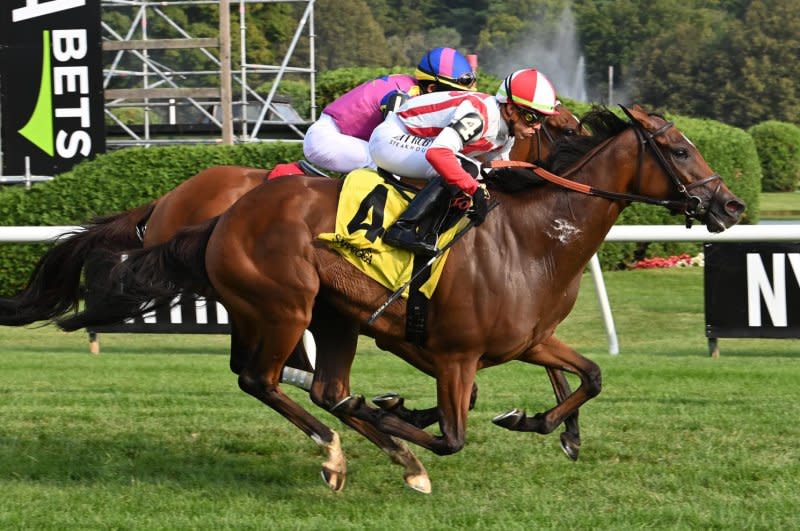McKulick edges War Like Goddess in Thursday's Glens Falls Stakes at Saratoga. Coglianese photo, courtesy of New York Racing Association