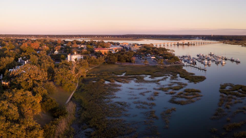 Waterfront views and historic mansions are part of Beaufort's draw. - John Wollwerth/Alamy Stock Photo