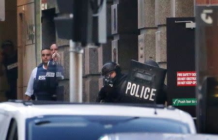 Police stand near the Lindt cafe, where hostages are being held, at Martin Place in central Sydney December 15, 2014. REUTERS/David Gray