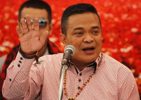 Pro-government "red shirt" protest leader Jatuporn Prompan gestures during a new conference at his encampment in Nakhon Pathom province on the outskirts of Bangkok May 22, 2014. REUTERS/Chaiwat Subprasom/Files