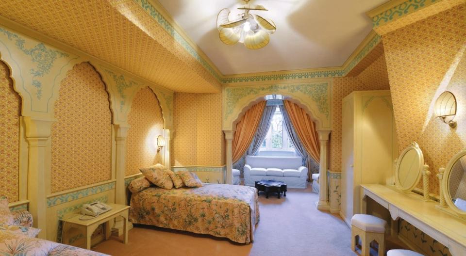 A bedroom in the large estate