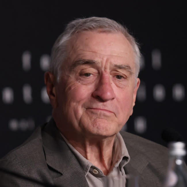 Robert De Niro espera que sus hijos mayores conozcan pronto a la bebé Gia credit:Bang Showbiz