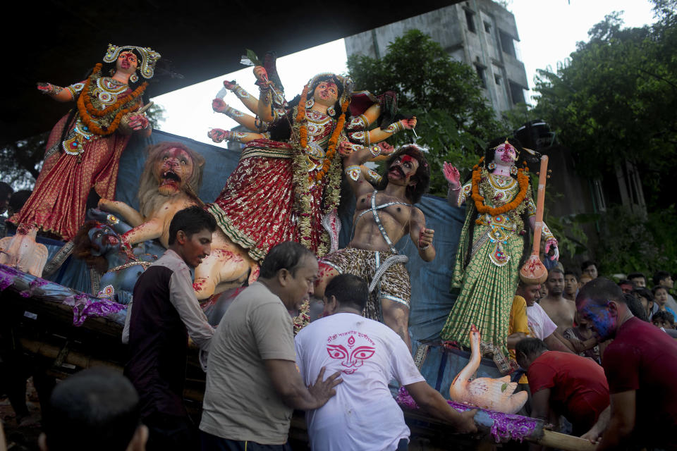 <p>Bangladeshi Hindu devotees carry an idol of Goddess Durga to immerse it on the last day of Durga Puja festival on the bank of the River Buriganga in Dhaka, Bangladesh, Saturday, Sept. 30, 2017. The festival commemorates the slaying of a demon king by lion-riding, ten-armed goddess Durga, marking the triumph of good over evil. (Photo: A.M. Ahad/AP) </p>