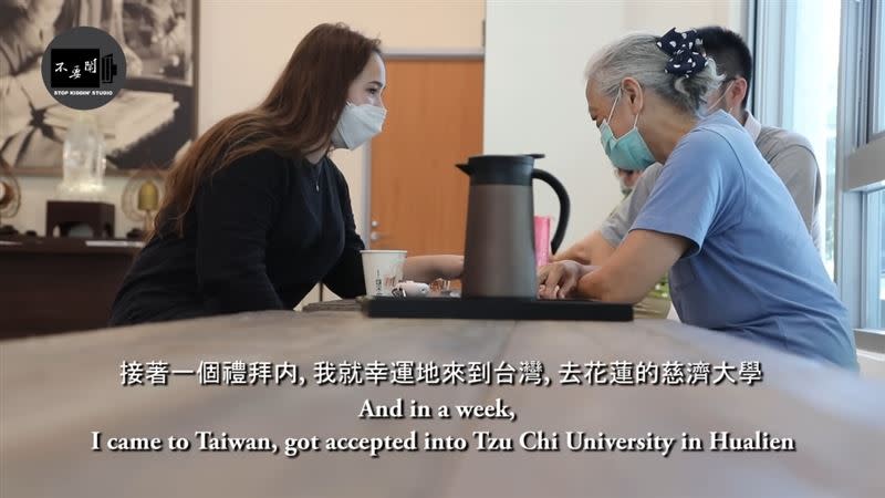 Alexandra僅花一天就獲得簽證，大讚「台灣的效率太令人驚訝！」（圖／翻攝自不要鬧工作室YouTube）
