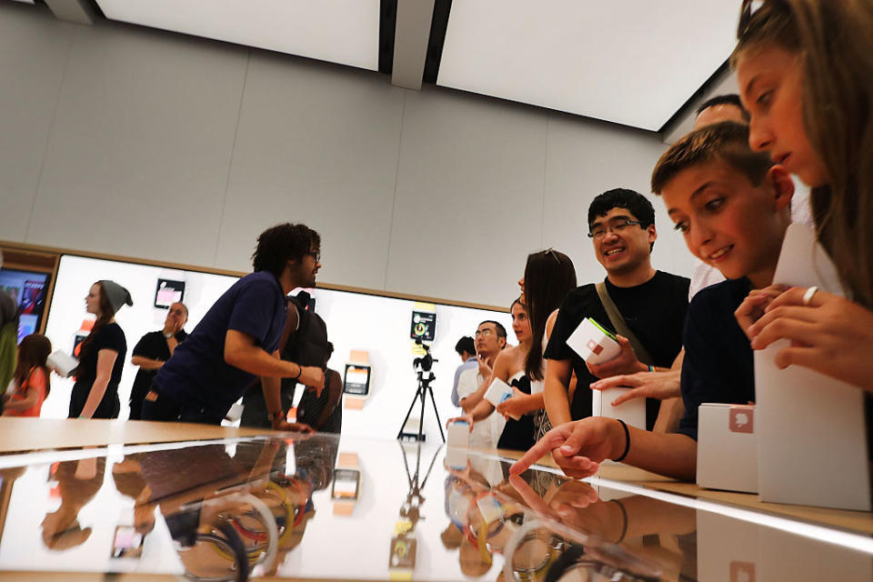 Whoa, Apple stores are changing up their name and it’s messing with our minds