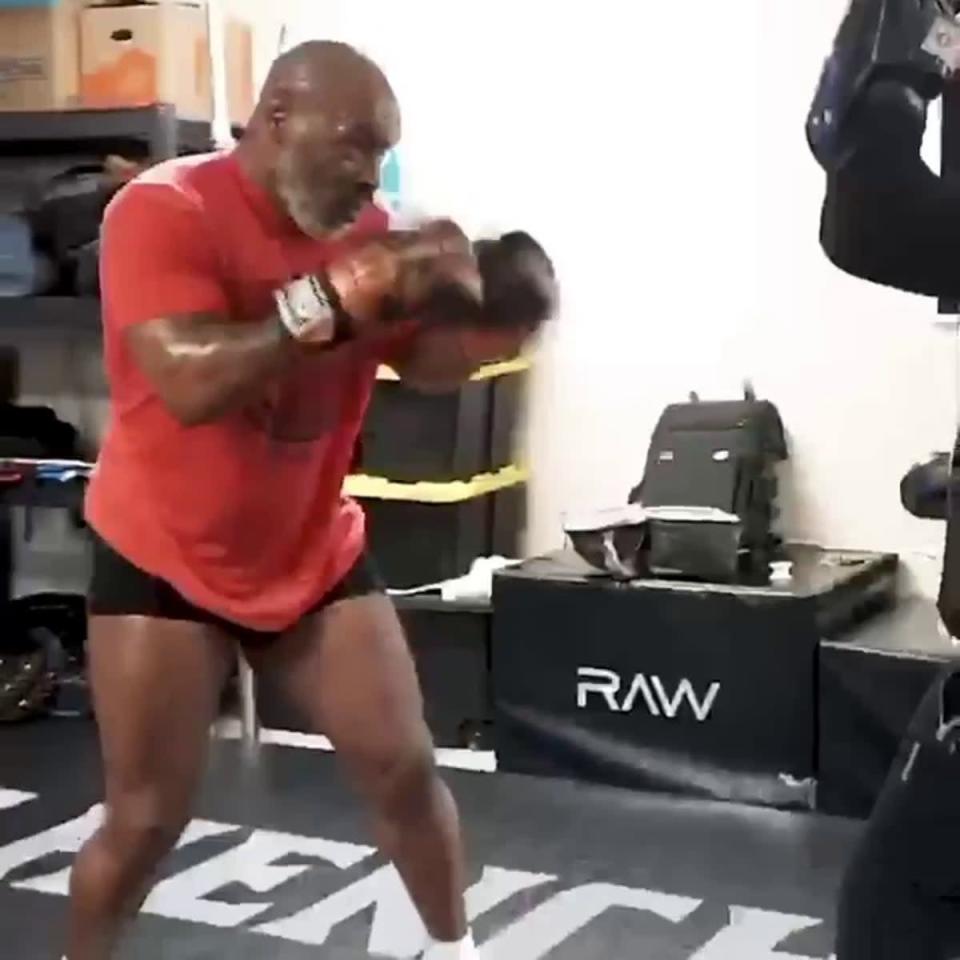 Mike Tyson entrenando en su cuenta de Instagram (@miketyson)