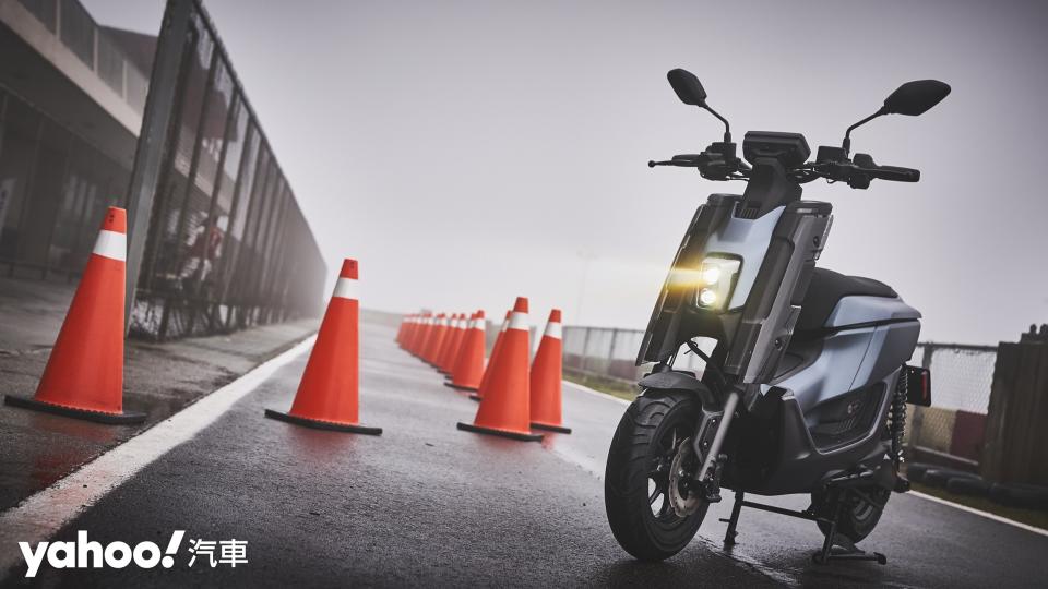 2022 Yamaha EMF小麗寶輕體驗！風雨也擋不住的樂趣其實有搞頭？！