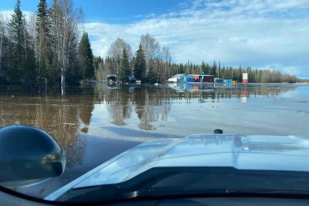 <p>Les inondations aux abords du village de Manley Hot Springs, en Alaska.</p>