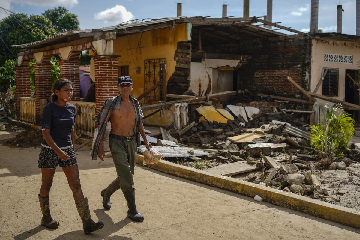 Along Mexico’s Pacific coast, flooding from Hurricane John left devastated towns and 15 dead