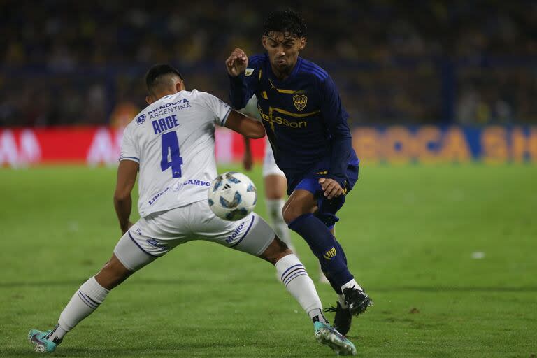 Medina y un cruce con Lucas Arce; el volante de Boca fue expulsado y se perderá el duelo contra River 