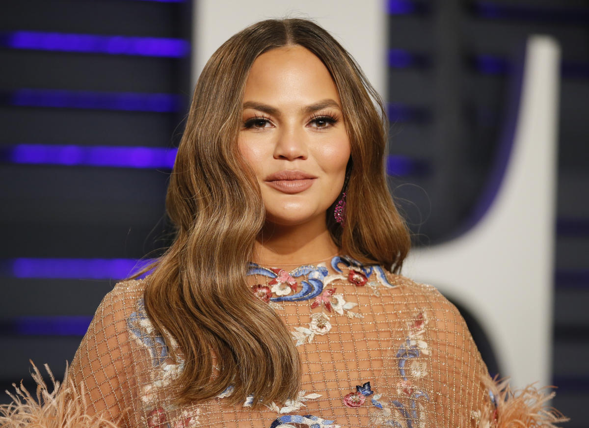 Chrissy Teigen's Pregnancy Loss Announcement Met With an Outpouring of  Support