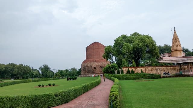 Dhamek Stupa (Uttar Pradesh)