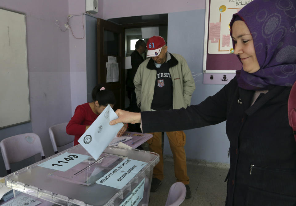 A Turkish woman casts her ballot at a polling station in Ankara Turkey, Sunday, March 30, 2014. More than 52 millions Turks vote in local elections Sunday as Turkish Prime Minister Recep Tayyip Erdogan is fighting corruption allegations against his government. The local elections are seen as a referendum over his rule.(AP Photo/Burhan Ozbilici)