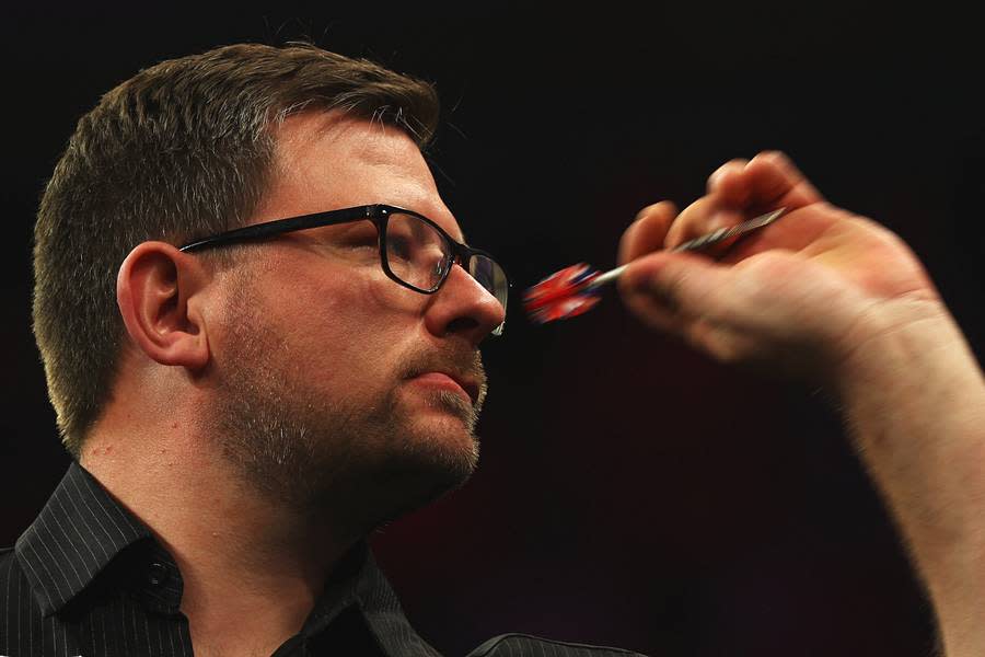 6. PLATZ - JAMES WADE (ENGLAND): Solide wie gewohnt, ohne einen nennenswerten Ausreißer nach oben - so lässt sich die bisherige Saison von "The Machine" beschreiben. Mit dem Halbfinale in Mühlheim und dem Viertelfinale in Sindelfingen geht es aber leicht bergauf