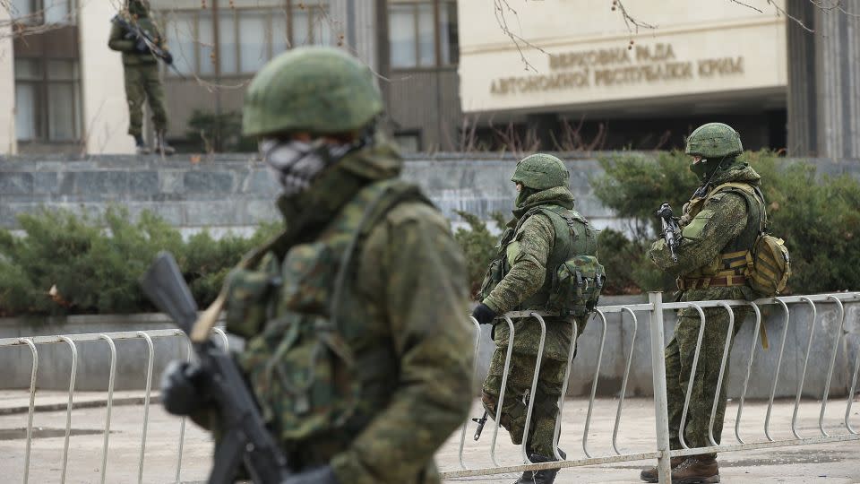 Heavily-armed soldiers without identifying insignia guard the Crimean parliament building shortly after taking up positions there on March 1, 2014 in Simferopol, Ukraine. - Sean Gallup/Getty Images