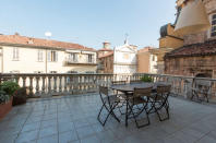 <p>And if that wasn’t enough, there’s a beautiful terrace to dine al fresco. (Airbnb) </p>