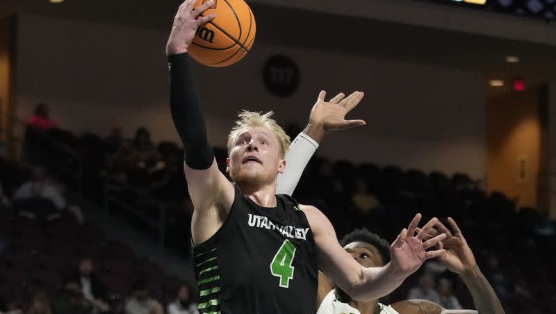 Utah Valley’s Trey Woodbury (4) shoots over UAB’s Javian Davis (0) during the second half of an NCAA college basketball game in the semifinals of the NIT, Tuesday, March 28, 2023, in Las Vegas. 