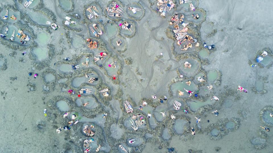 hot water beach new zealand