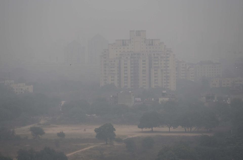 Heavy smog engulfed Gurgaon, India, a city southwest of New Delhi in North India. The air quality index was at 320, which agencies consider unfit for inhalation even by healthy people and which made commuting difficult. December 2017.&nbsp; (Photo: Sanjeev Verma/Hindustan Times via Getty Images)