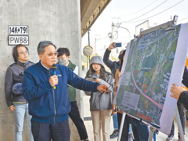 國道2號中路交流道9日奉行政院核定，不過土地取得仍需透過中路車站整體開發計畫區段徵收，目前還在內政部審議。（賴佑維攝）