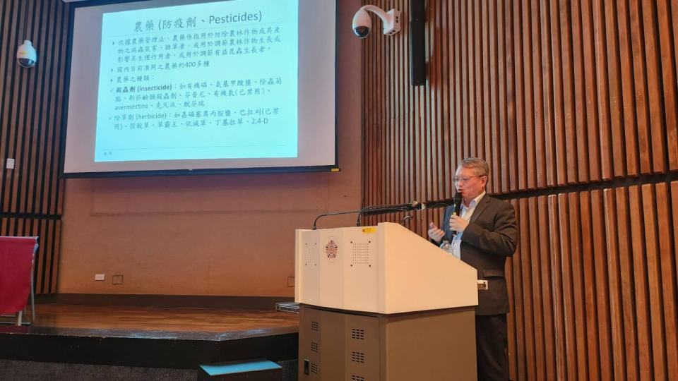 台北榮總職業醫學及臨床毒物部主任楊振昌在研討會前受訪。胡順惠攝