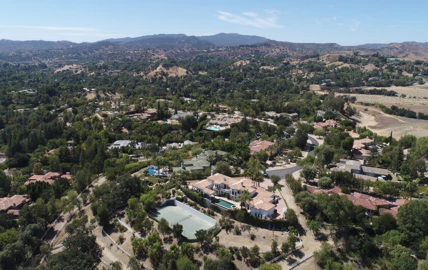 Hidden Hills, CA - August 12 Aerial images of the wealthy enclave of Hidden Hills on Friday, Aug. 12, 2022 in Hidden Hills, CA. (Brian van der Brug / Los Angeles Times)