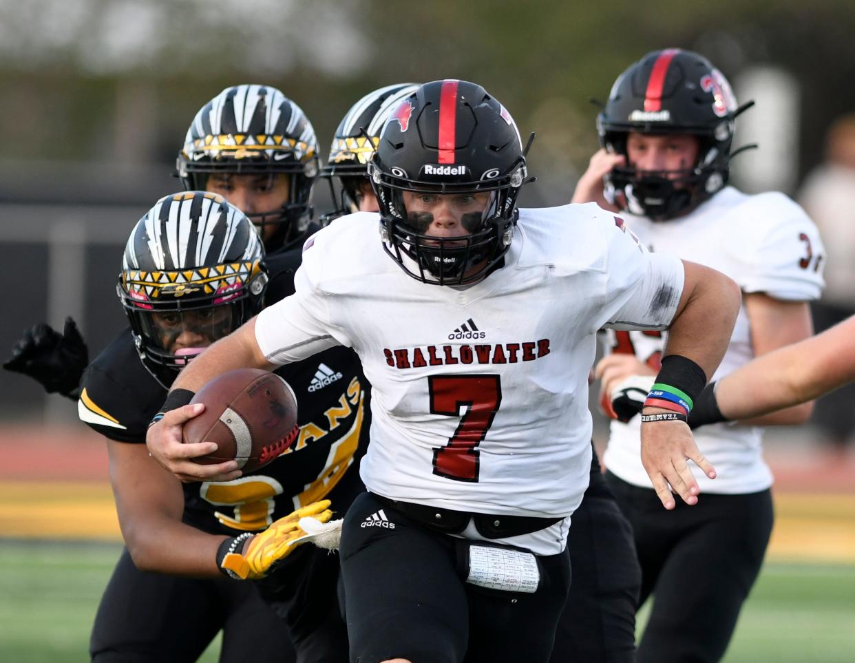 Shallowater's Brooks Carter runs with the ball against Seminole, Friday, Sept. 2, 2022, at Wigwam Stadium in Seminole. Shallowater won, 40-27.