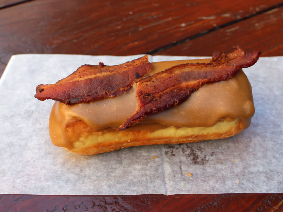 maple bacon bar doughnut voodoo doughnuts