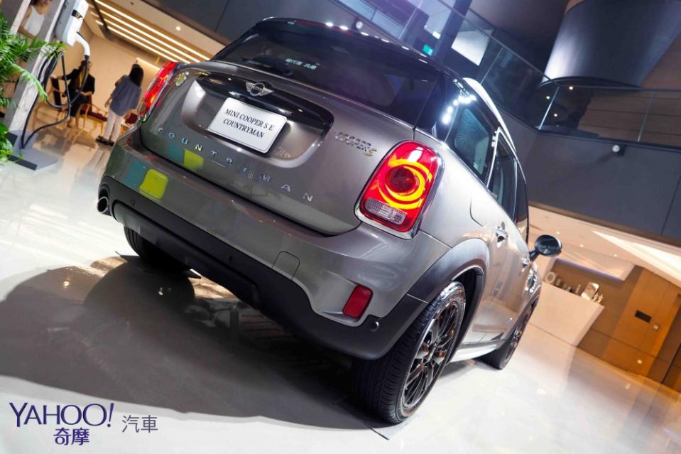 終於有油電了！Mini Cooper S E Countryman All4發電價216萬元起