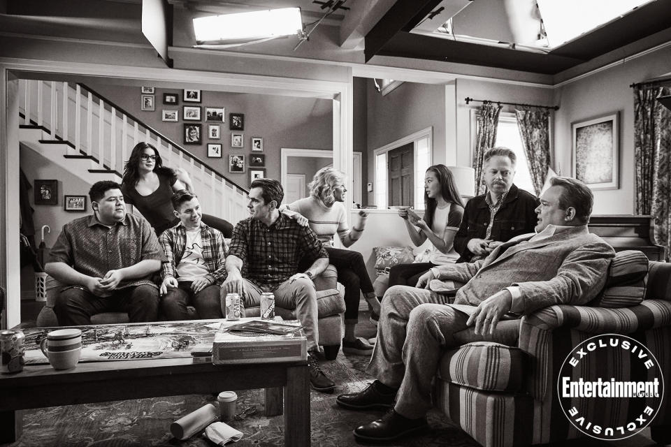 Rico Rodriguez (Manny), Ariel Winter (Alex), Nolan Gould (Luke), Ty Burrell (Phil), Julie Bowen (Claire), Lily (Aubrey Anderson-Emmons), Jesse Tyler Ferguson (Mitchell), and Eric Stonestreet (Cameron) catch up between takes