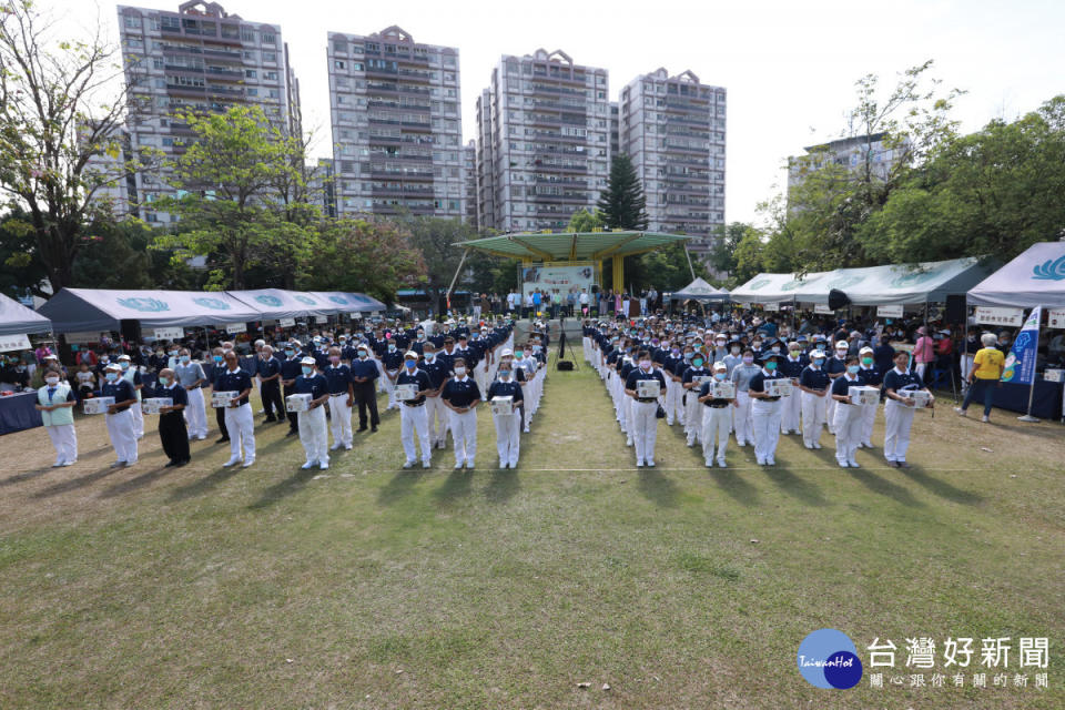 彰化慈濟志工愛心市集，援助花蓮強震募心募愛。圖／慈濟基金會提供