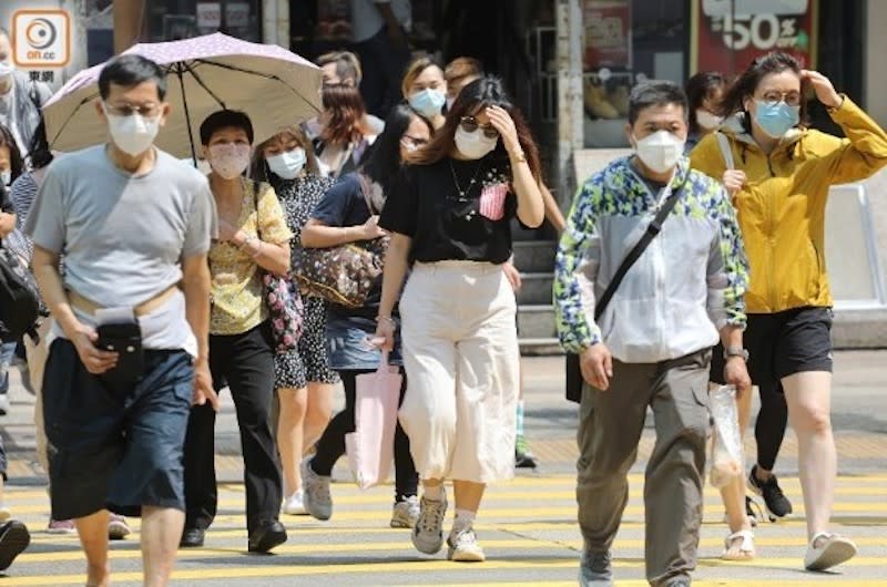 專家指市民在室外於7月時或可以不必戴口罩。
