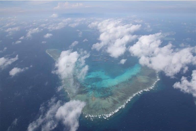 大約220艘中國船隻集結在與菲律賓存在領土爭議的南沙群島牛軛礁已經超過一個月，國際社會高度關注，懷疑是否又是另一起中國試圖強佔南海島礁的行徑。(圖取自推特)