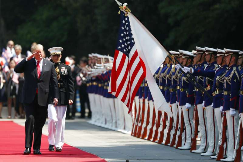 美國總統川普27日親赴東京皇居，成為日本新天皇德仁首位會見的國賓。（美聯社）
