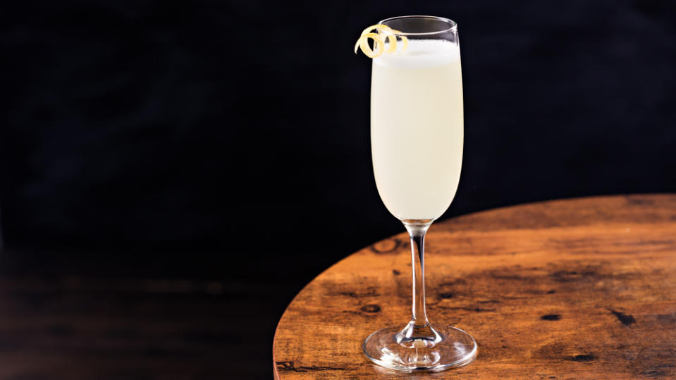 Refreshing French 75 Cocktail