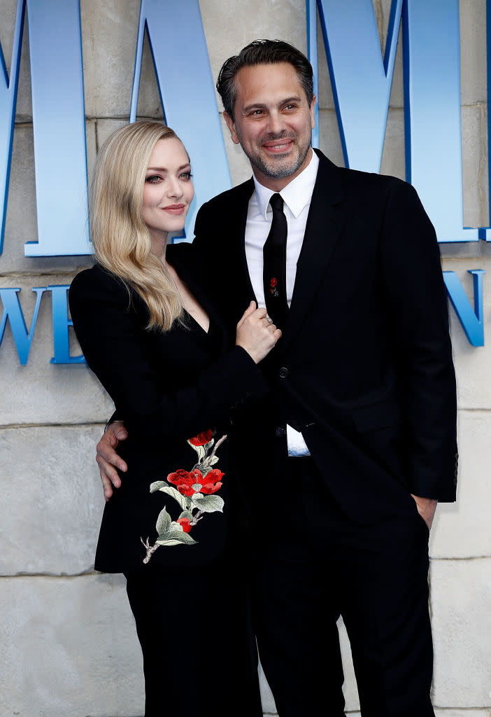 Amanda Seyfried and Thomas Sadoski attend the U.K. premiere of <em>Mamma Mia! Here We Go Again</em> on July 16 in London. (Photo: John Phillips/Getty Images)