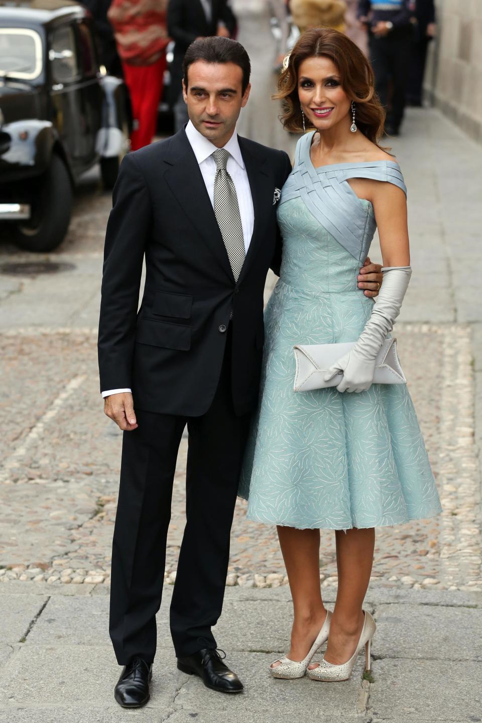 Si estás buscando un <em>outfit </em>de invitada de boda, inspírate en el look que lució Paloma en el enlace de Miguel Ángel Perera y Verónica Gutiérrez. Un vestido a media pierna en tonos pastel es perfecto para una ceremonia de día. (Foto: Europa Press / Getty Images)