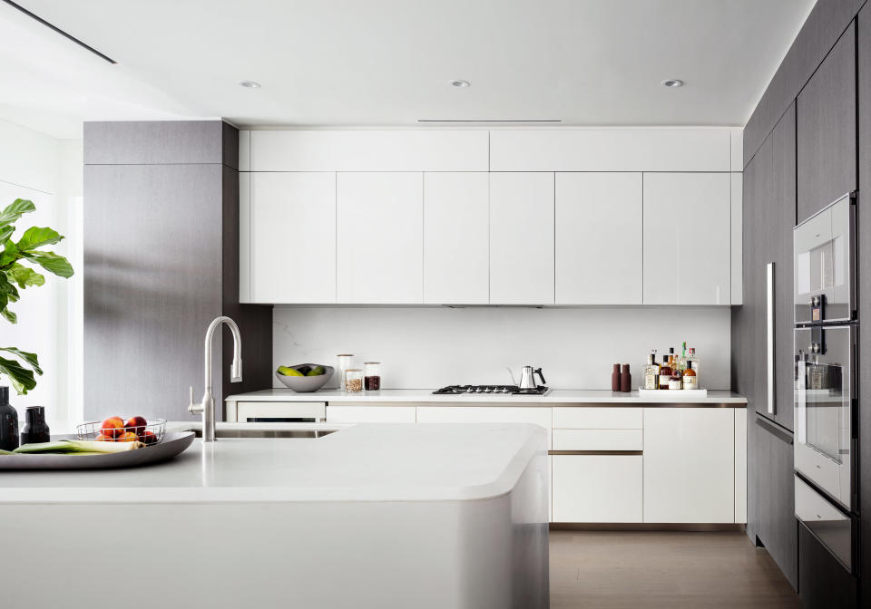Grande and Davidson's modern kitchen can store much more than Red Vines. (Photo: 520 W. 28th/Zaha Hadid)
