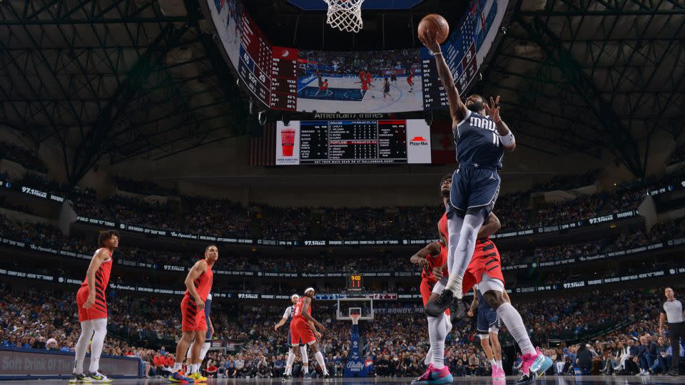 Irving drives to the basket against the Blazers, - Glenn James/NBAE/Getty Images