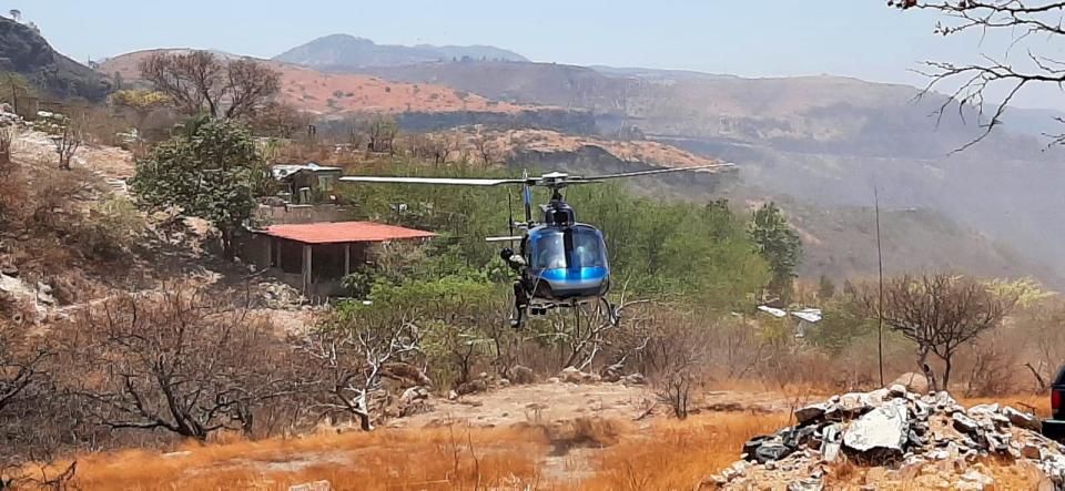 In coordination with members of the Zapopan Civil Protection and Fire Department and a helicopter from the Guardalajara police, searchers found bags of human remains believed to be missing employees of a local call center. June 2023