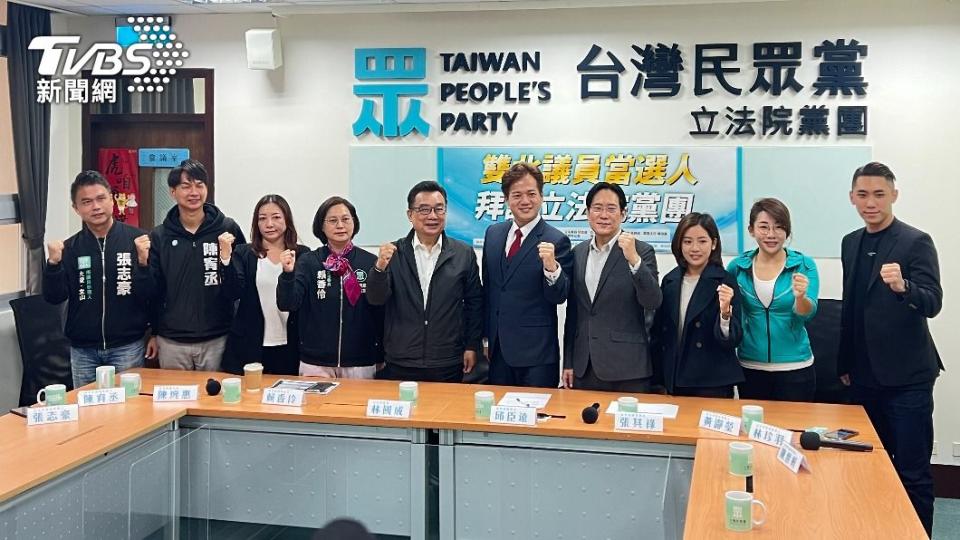 民進黨雙北市議員當選人今天拜訪民眾黨立院黨團。（圖／方炳超攝）