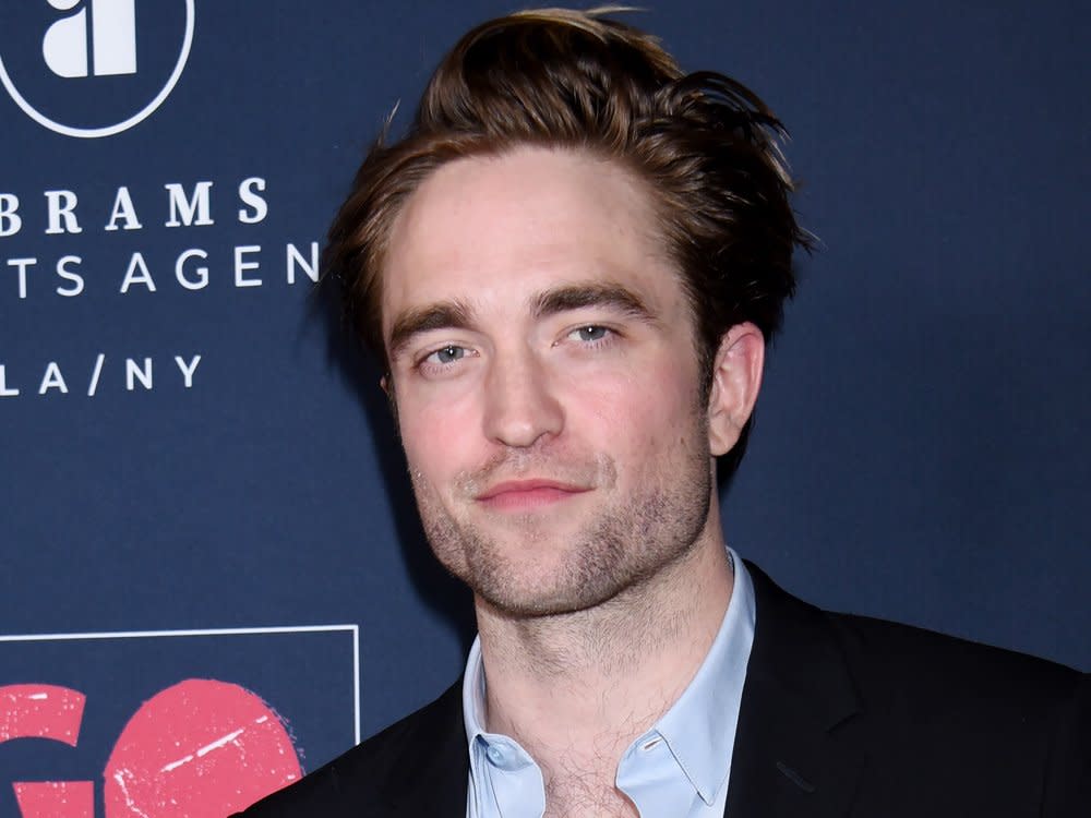 Robert Pattinson galt lange als begehrter Frauenschwarm. Seit Jahren ist er aber schon an Suki Waterhouse vergeben, mit der er vor Kurzem eine Tochter bekam. (Bild: Ga Fullner/Shutterstock.com)