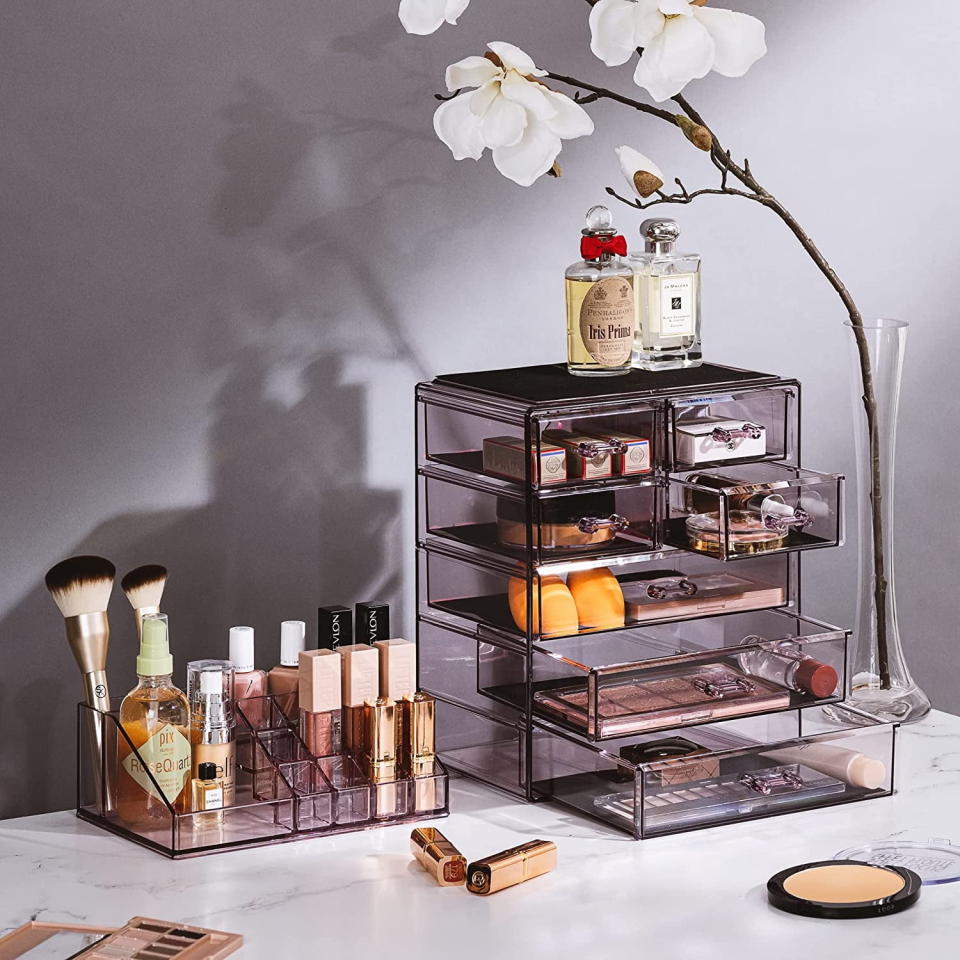 the makeup organizer