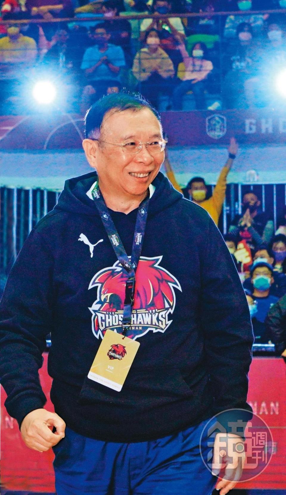 台鋼集團會長謝裕民創立台鋼雄鷹成為中職第6隊，首年預計投入10億元。