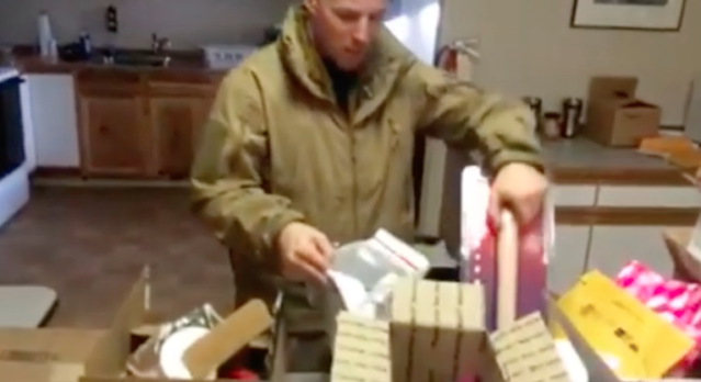 Redditors are Sending Glitter-Bombs to the Armed Oregon Militants