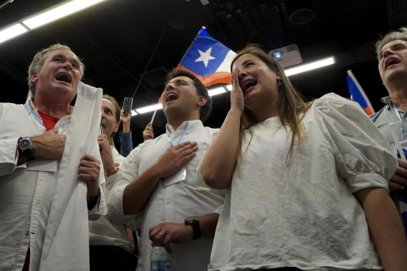 智利新憲公投9月4日闖關失敗，反對新憲的民眾對結果相當滿意。（AP）