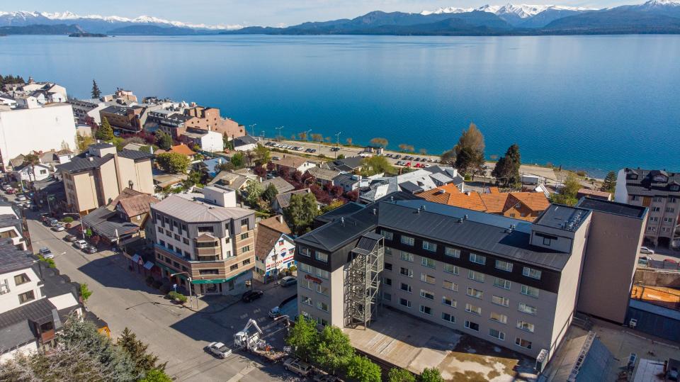 Hampton Bariloche fue premiado por Hilton en 2020 debido a sus estándares proyectuales y, gracias a la valoración de sus huéspedes, fue reconocido por