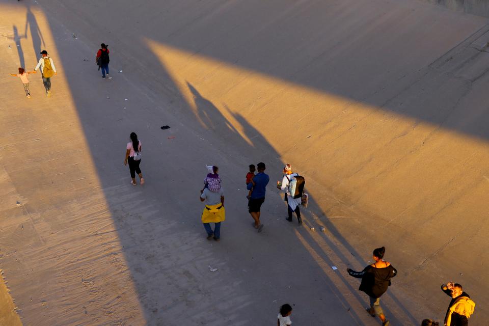 Asylum-seeking migrants, mostly from Venezuela, are seen after crossing the Rio Bravo river to turn themselves in to U.S. Border Patrol agents to request asylum in El Paso, Texas, U.S. (REUTERS)