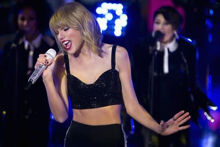 Taylor Swift performs in Times Square on New Year's Eve in New York December 31, 2014. REUTERS/Carlo Allegri